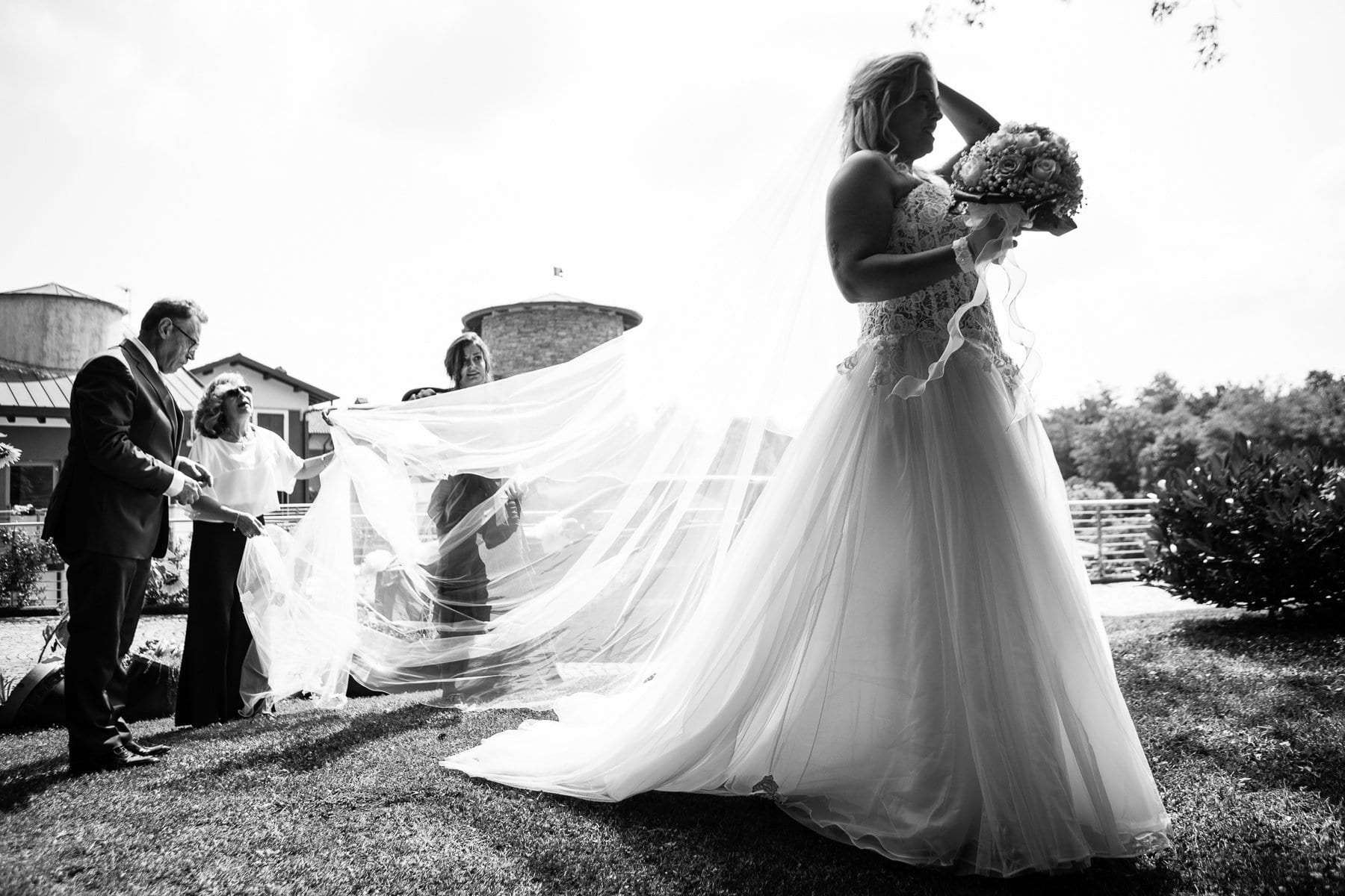 Sposa si prepara per il rito civile