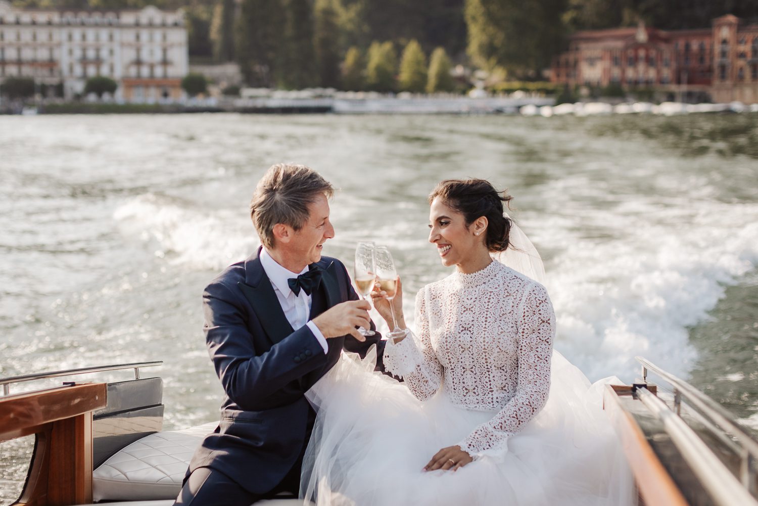 Bride and groom Boat tour photo session in Como Lake