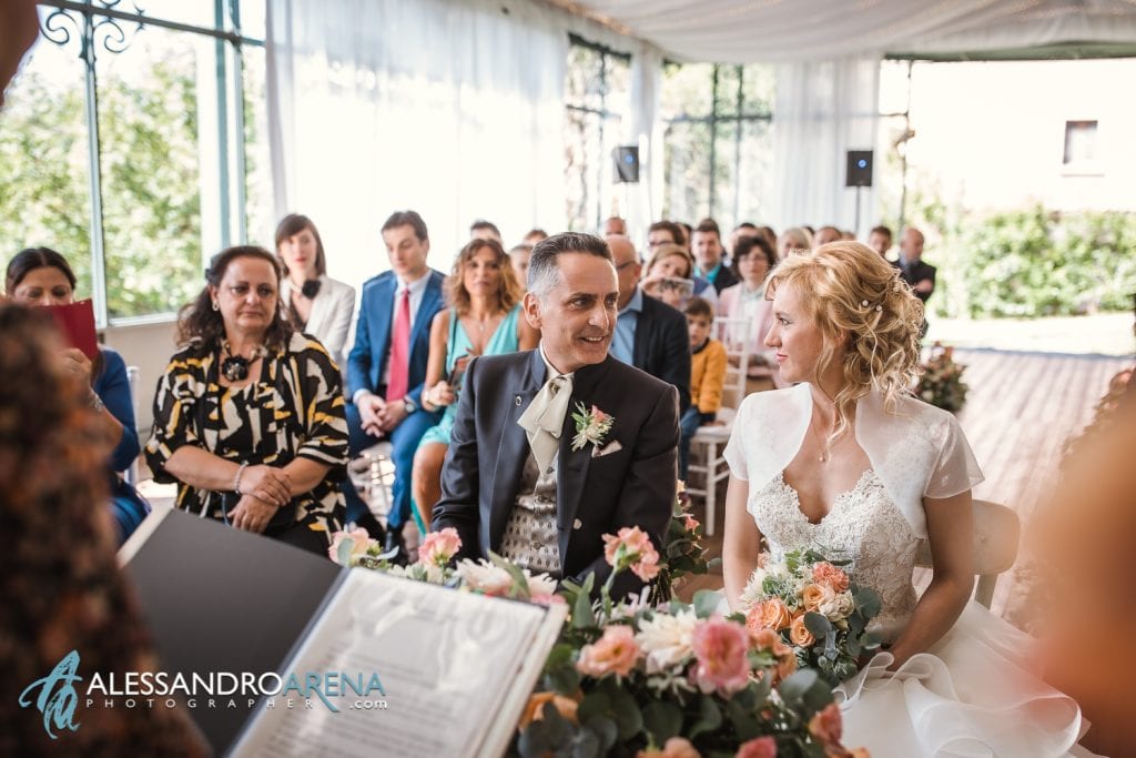 Sguardo tra gli sposi