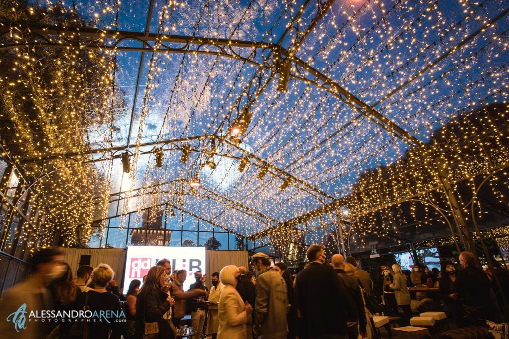 La serata continua con un'apericena