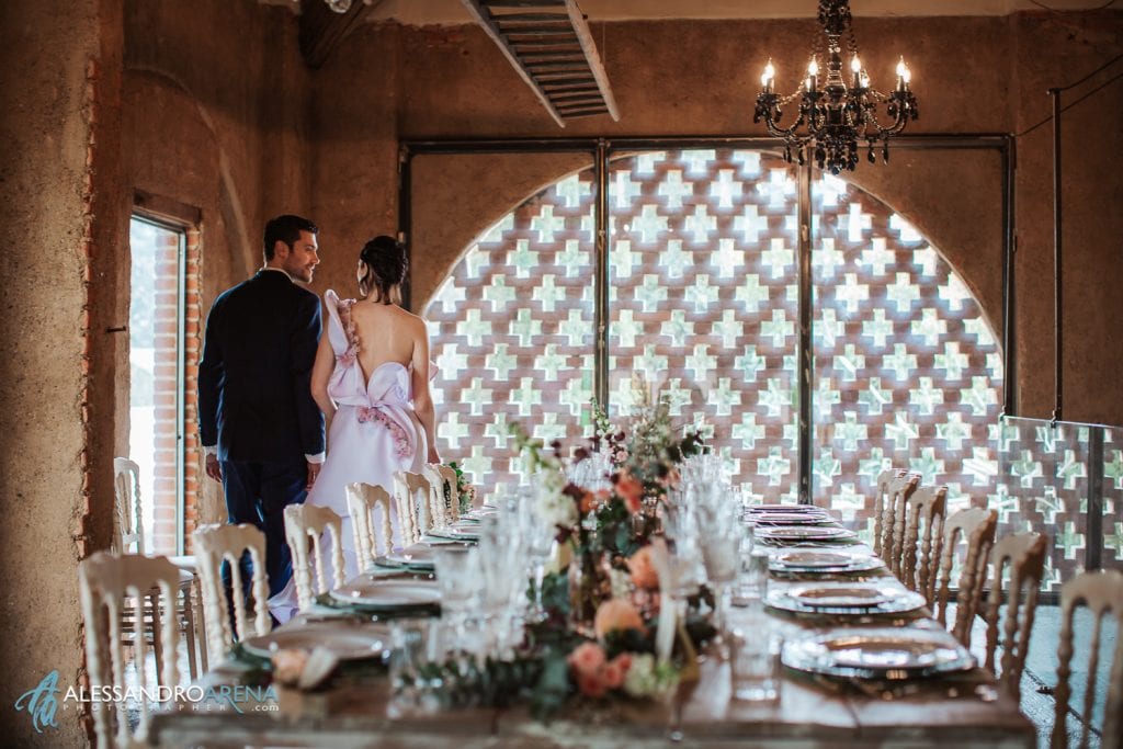 Sposi in location controllano l'allestimento - Villa Umberto 1896 Abbiategrasso