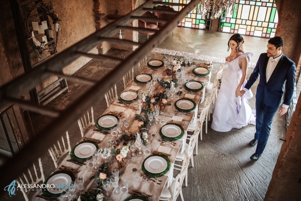 Sposi in location controllano l'allestimento - Villa Umberto 1896 Abbiategrasso