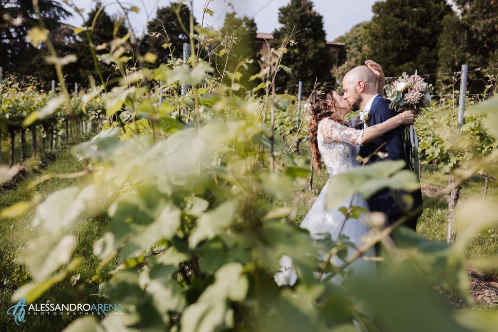 Sessione fotografica sposi in vigneto  Franciacorta, Ristorante Due Colombe