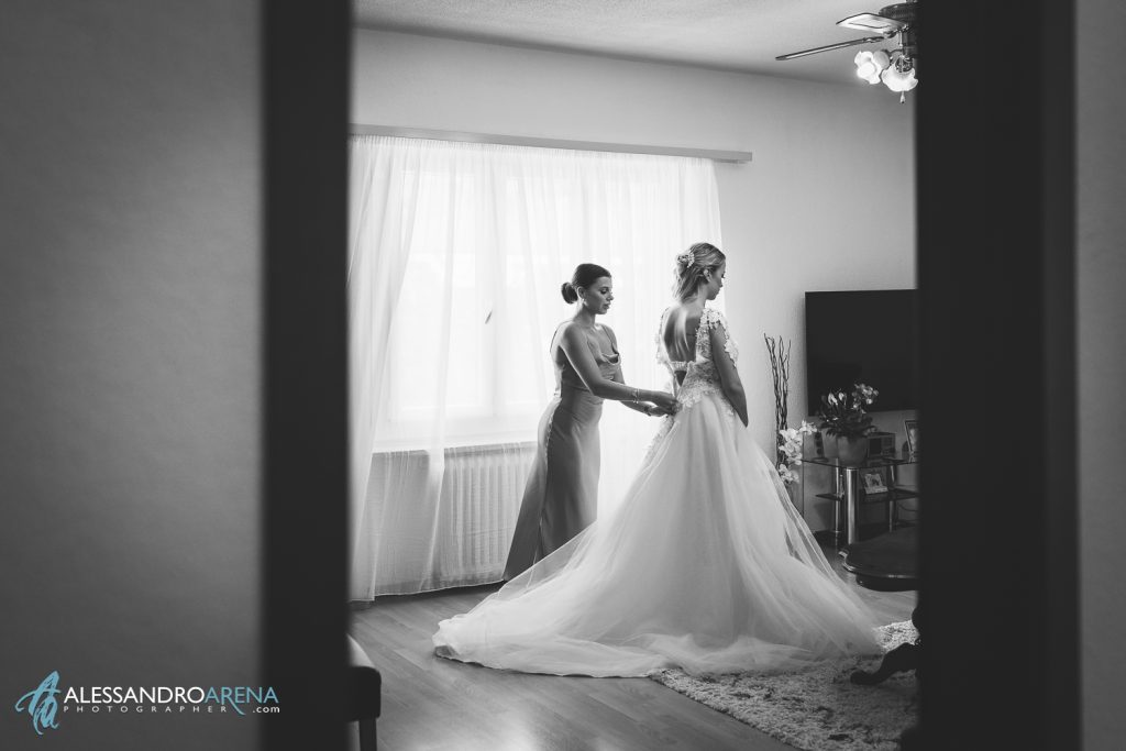 La sposa indossa l'abito