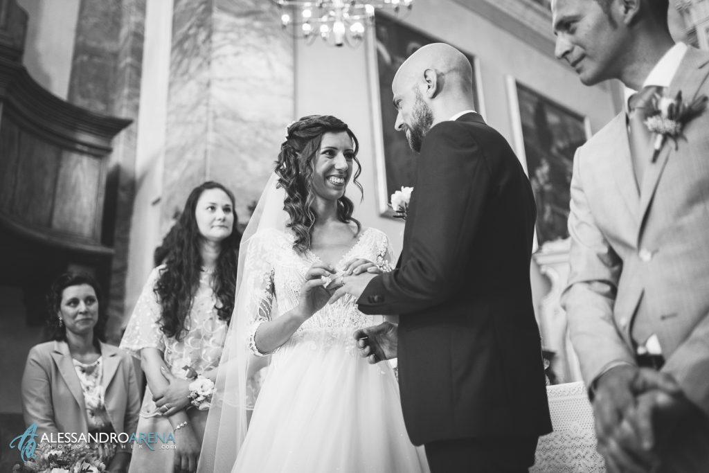 Scambio degli anelli, matrimonio in Franciacorta, chiesa di San Vigilio Monterotndo Passirano, Brescia
