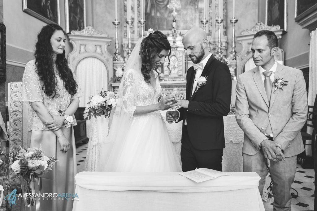 Scambio degli anelli, matrimonio in Franciacorta, chiesa di San Vigilio Monterotndo Passirano, Brescia