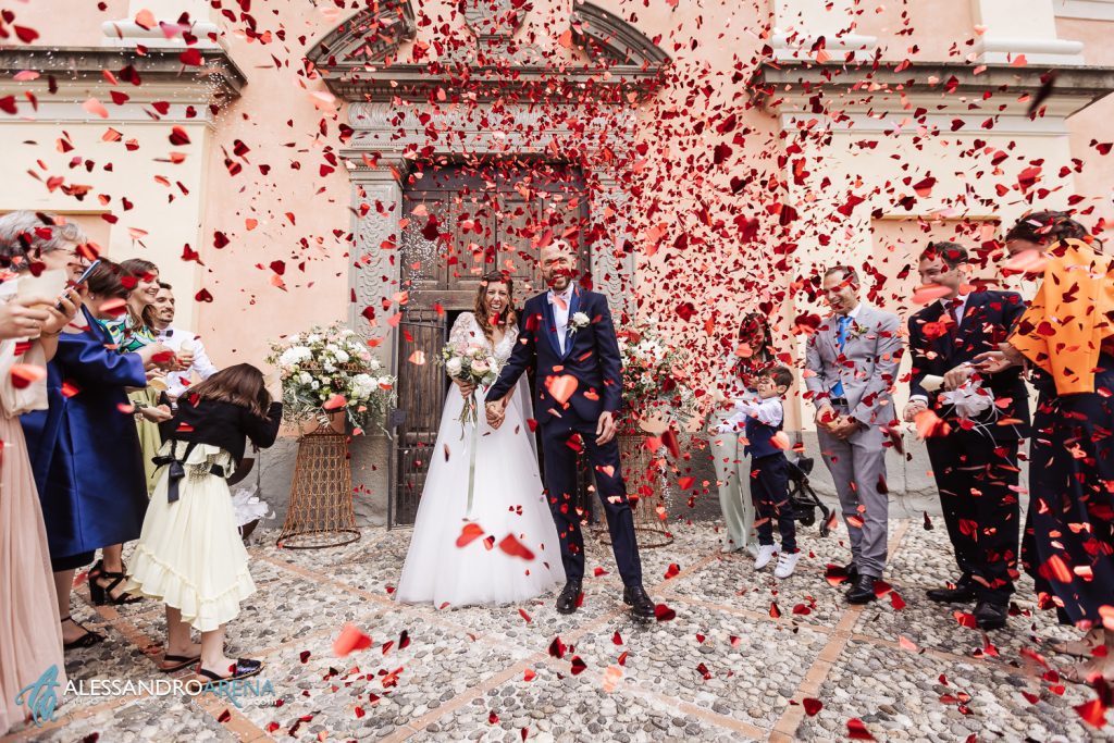 Lancio del riso, matrimonio in Franciacorta, chiesa di San Vigilio Monterotndo Passirano, Brescia