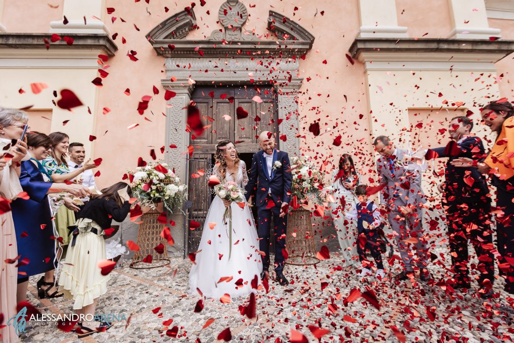 Lancio del riso, matrimonio in Franciacorta, chiesa di San Vigilio Monterotndo Passirano, Brescia
