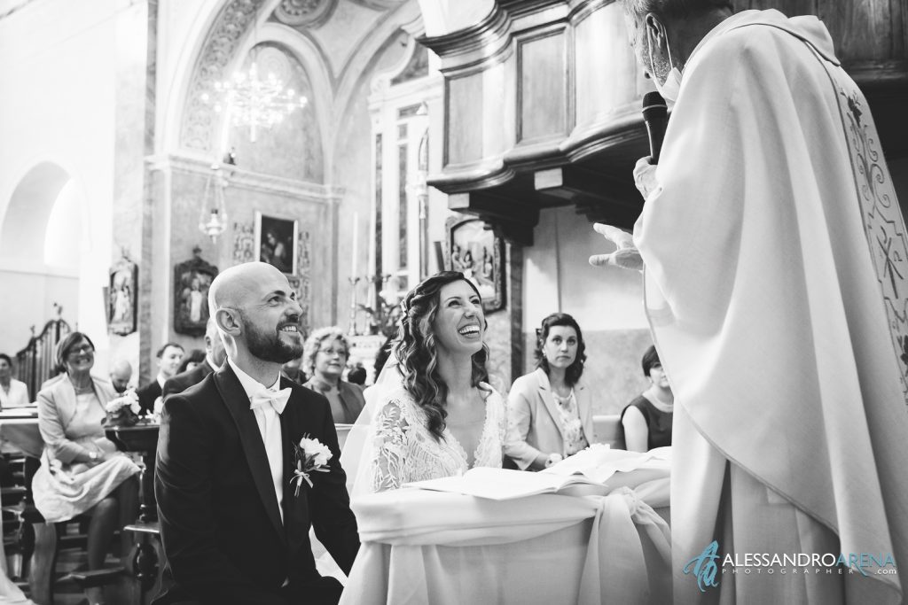 Predica del prete, matrimonio in Franciacorta, chiesa di San Vigilio Monterotndo Passirano, Brescia