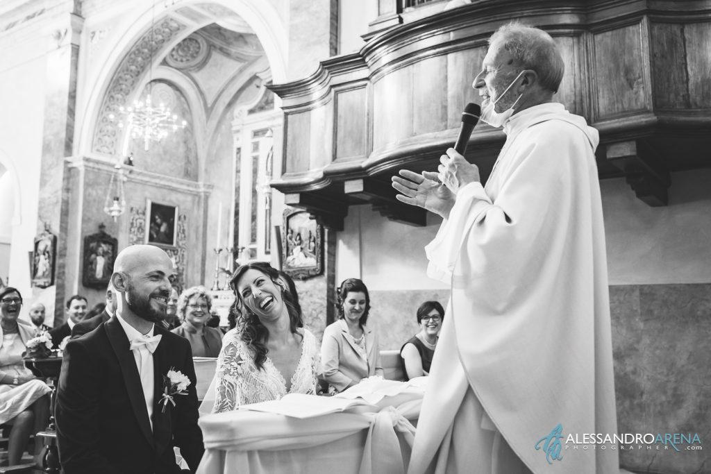 Predica del prete, matrimonio in Franciacorta, chiesa di San Vigilio Monterotndo Passirano, Brescia