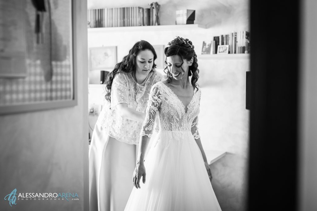 matrimonio in Franciacorta, la sposa indossa l'abito