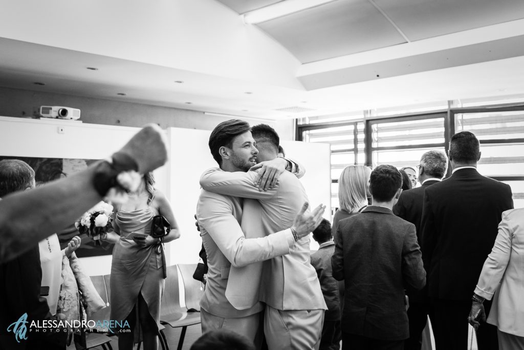 Auguri allo sposo da perte degli invitati