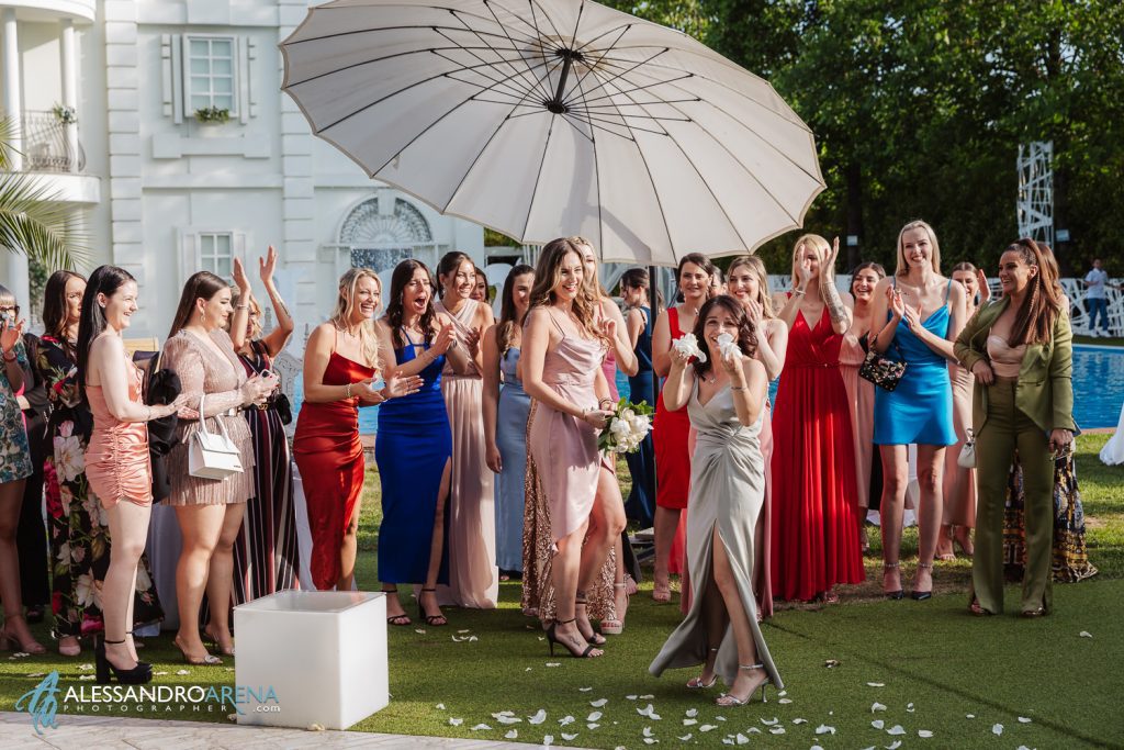 Matrimonio a Villa Renoir, lancio del bouquet