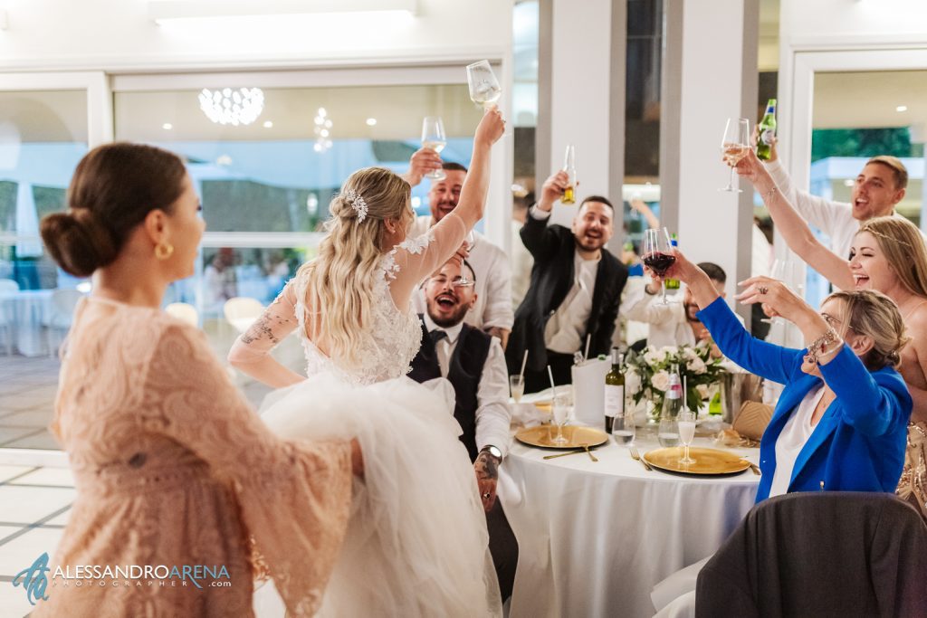 Matrimonio a Villa Renoir, inizia la cena