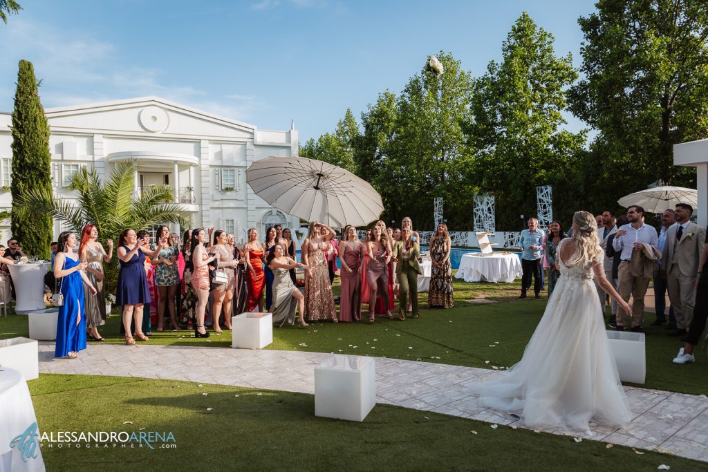 Matrimonio a Villa Renoir, lancio del bouquet