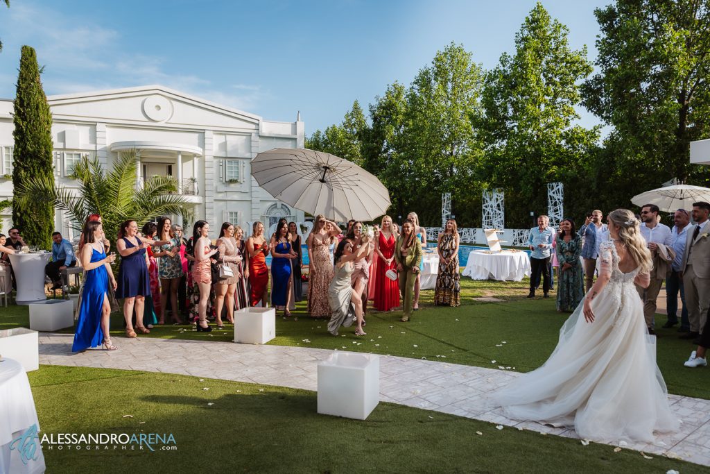 Matrimonio a Villa Renoir, lancio del bouquet