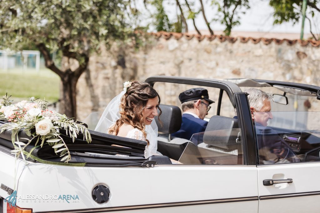 Wedding in Franciacorta, la sposa arriva in chiesa 
