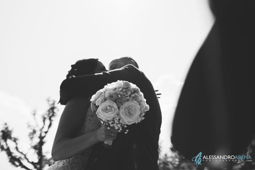 Incontro degli sposi fuori dal municipio di Ascona prima del rito civile