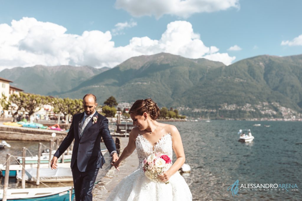 Sposi sul molo del lungolago di Ascona