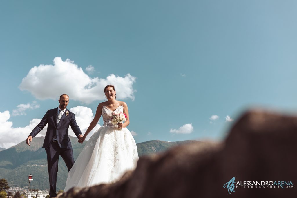 Sposi sul molo del lungolago di Ascona