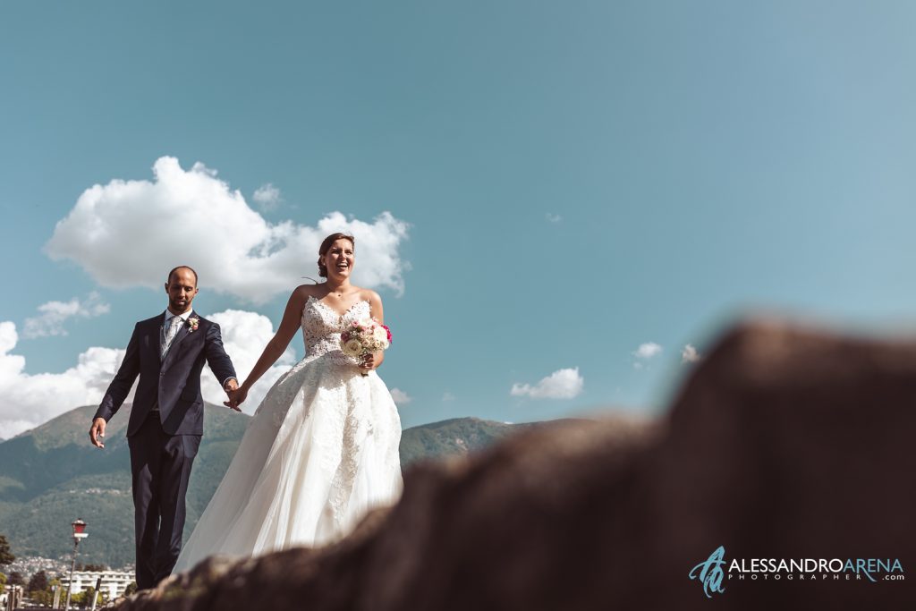 Sposi sul molo del lungolago di Ascona