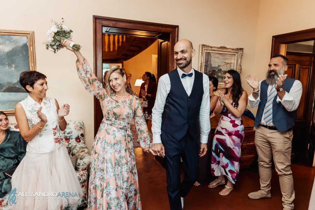 Dopo il cambio abito gli sposi aprono le danze