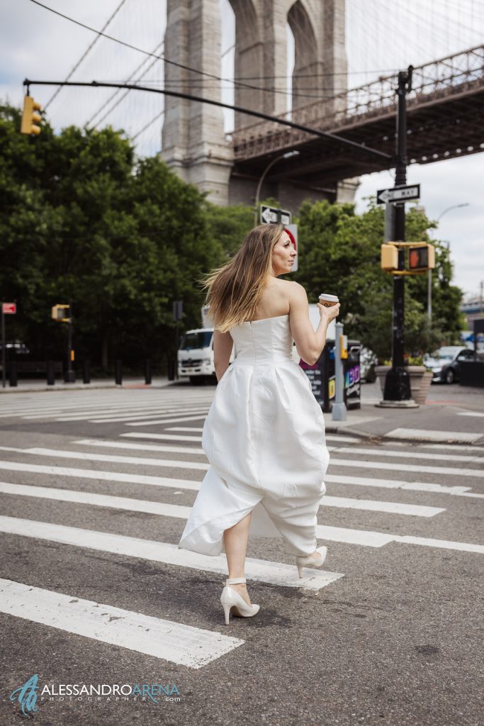 La sposa attraversa la strada