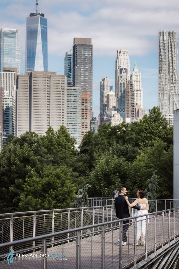 Gli sposi a Squibb Park Bridge Brooklyn