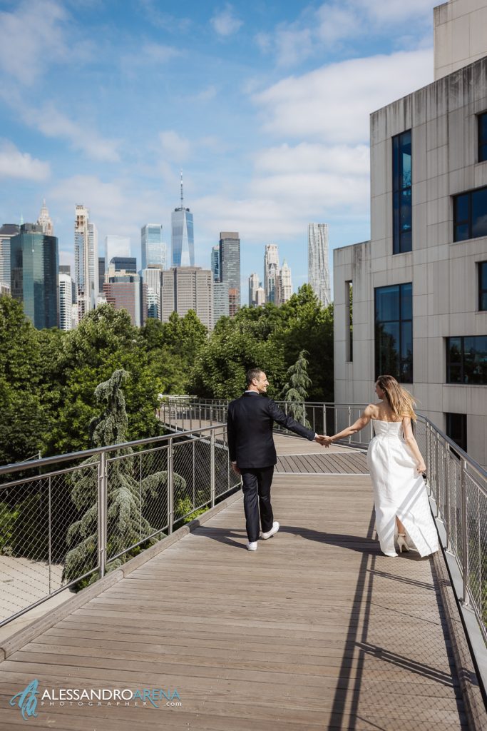 Gli sposi a Squibb Park Bridge