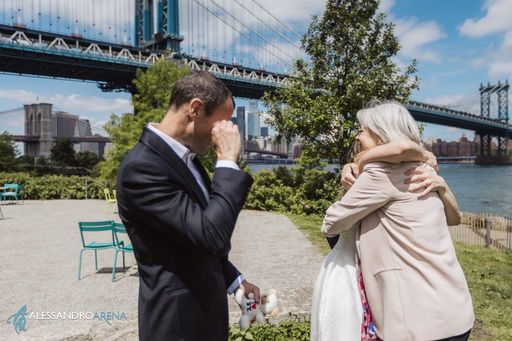 Lo sposo si emoziona al termine della cerimonia a Dumbo
