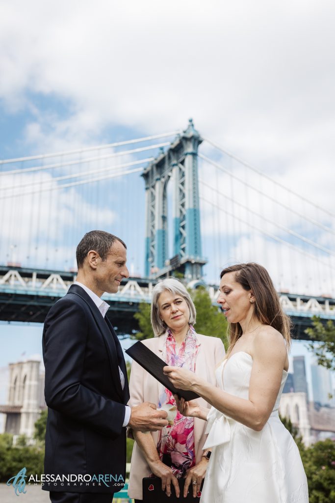 Scambio delle promesse, cerimonia di matrimonio a Dumbo