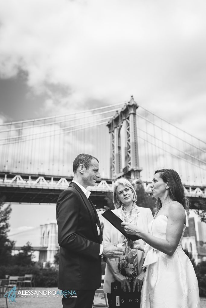 Scambio delle promesse durante la cerimonia a Dumbo