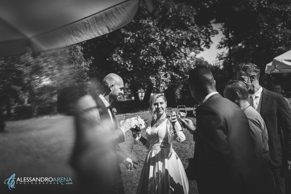 Altro brindisi degli sposi con gli invitati