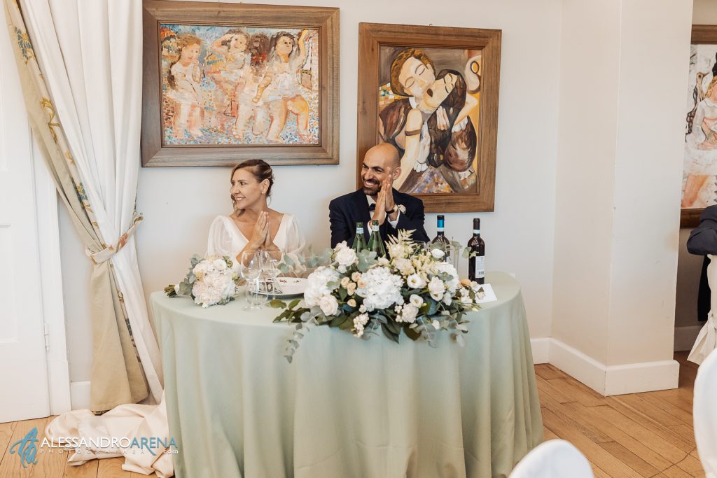 Gli sposi al tavolo