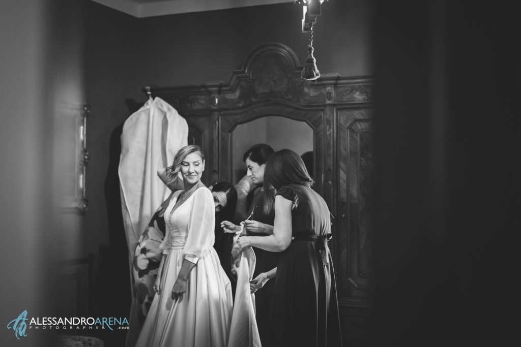 La sposa indossa l'abito