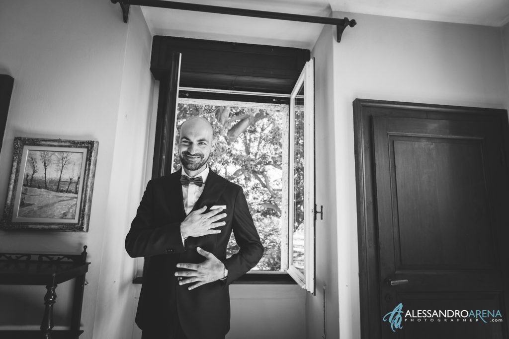 Lo spos è pronto per la cerimonia