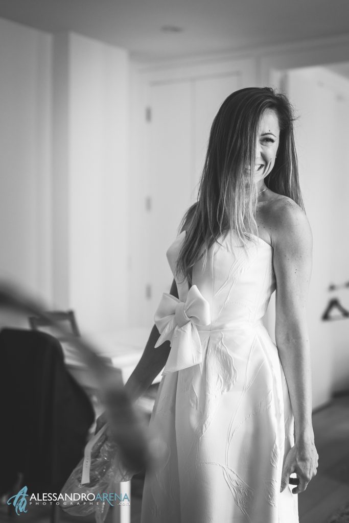 La sposa si specchia