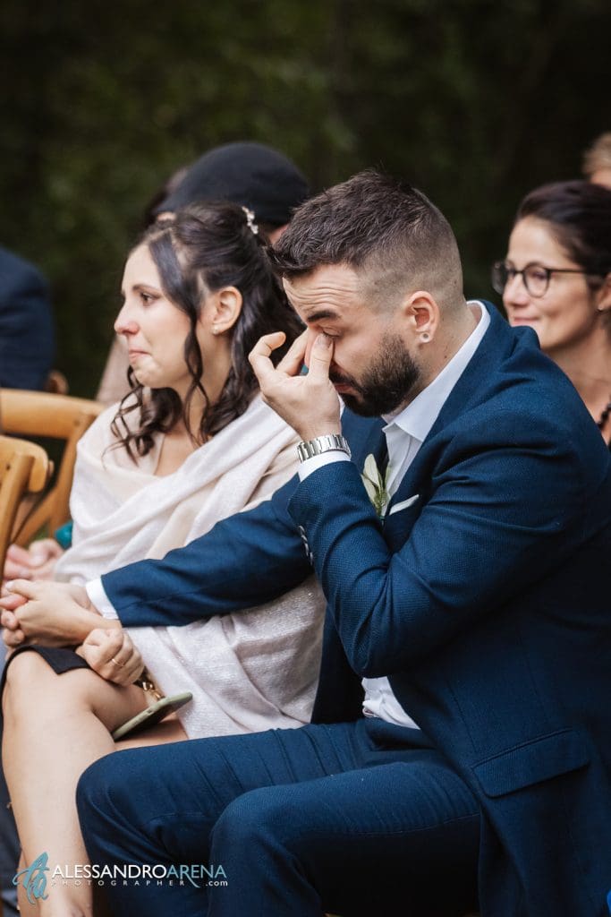 Il fratello dello sposo si emoziona