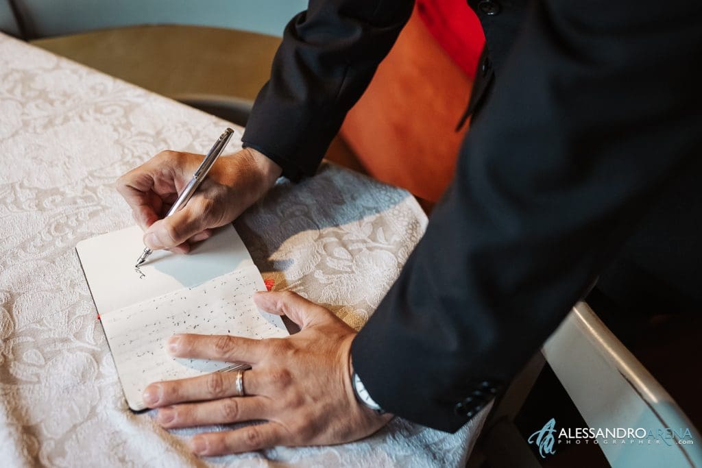 Lo sposo scrive sul diario