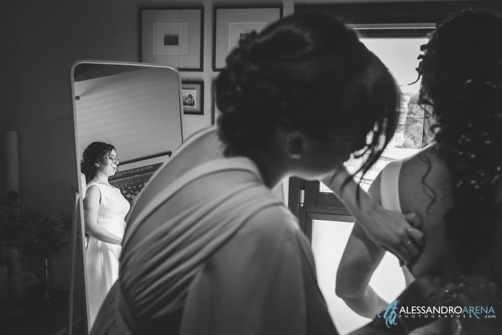 La sposa indossa l'abito 