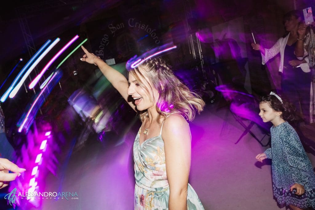 Gli invitati si scatenano sulla musica di Royal Wedding Sound