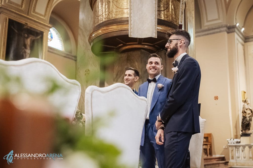 Lo sposo intravede la sposa