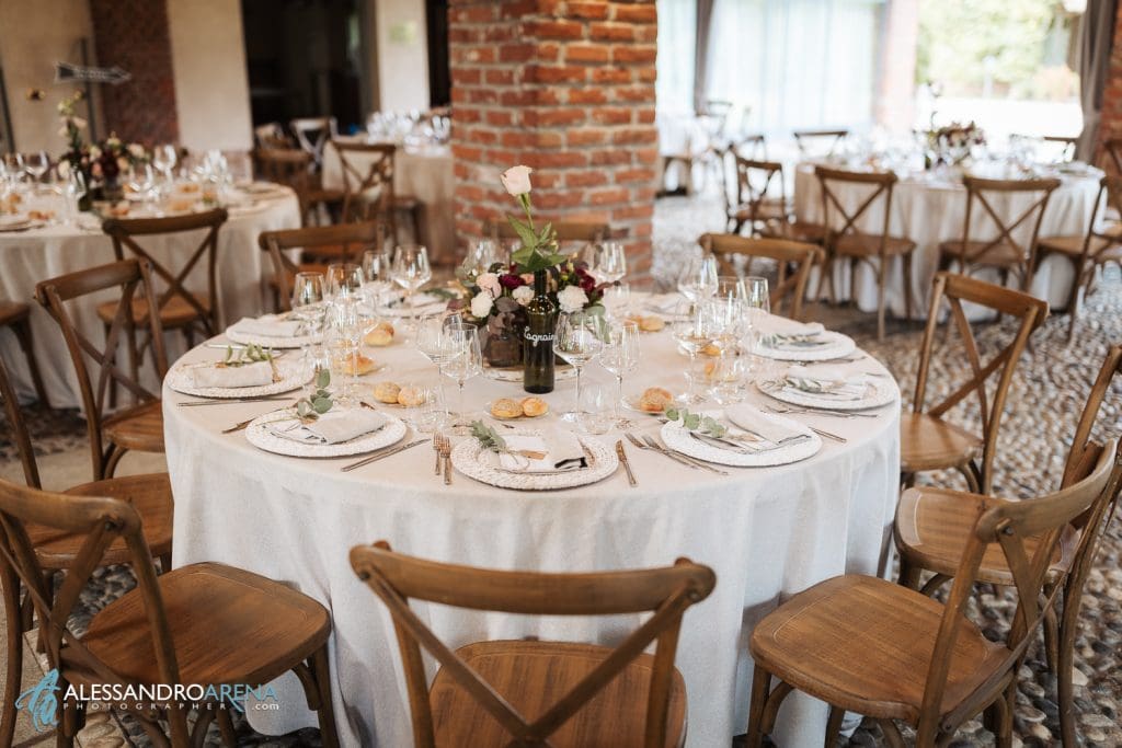 L'allestimento della cena nel Convivium del Forestiero, matrimonio borgo San Cristoforo
