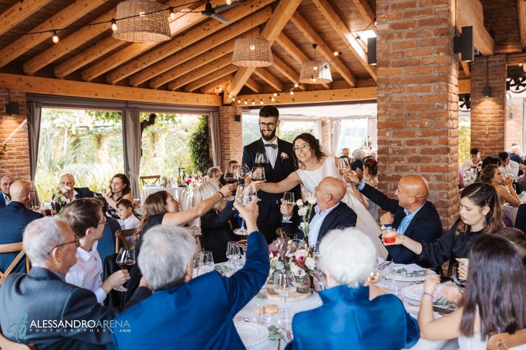 Il brindisi che inaugura il pranzo -  Matrimonio Borgo San Cristoforo 