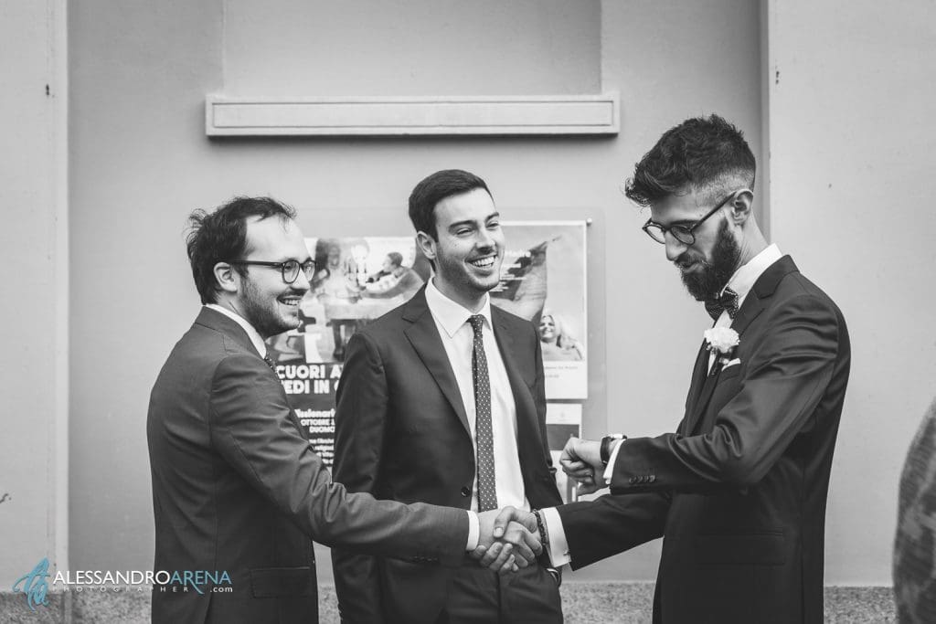 Lo sposo attende impaziente la sposa