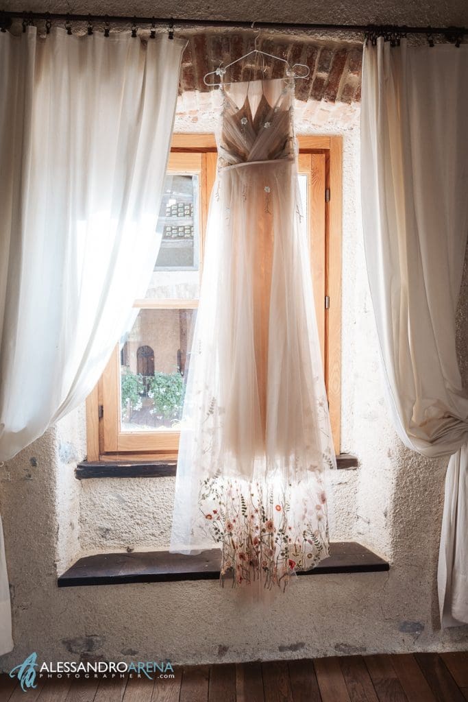 L'abito di Yoliah spose pronto per la sposa