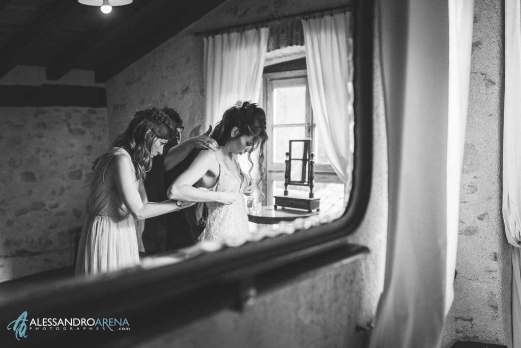 La sposa indossa l'abito