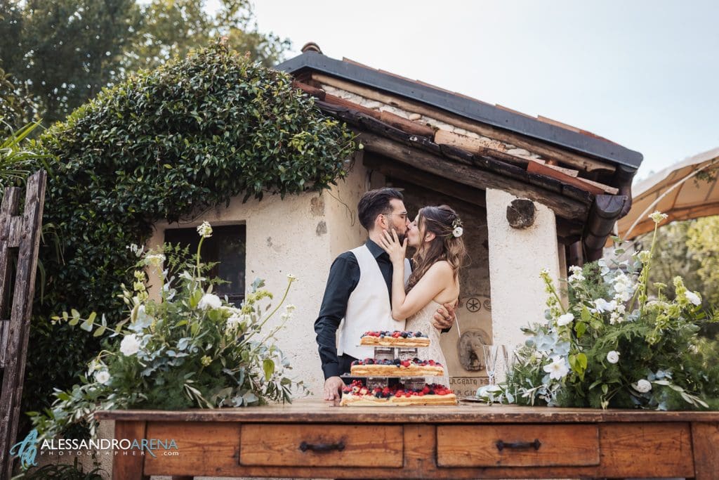 Taglio torta al Mulino dell'olio - location matrimonio Varese