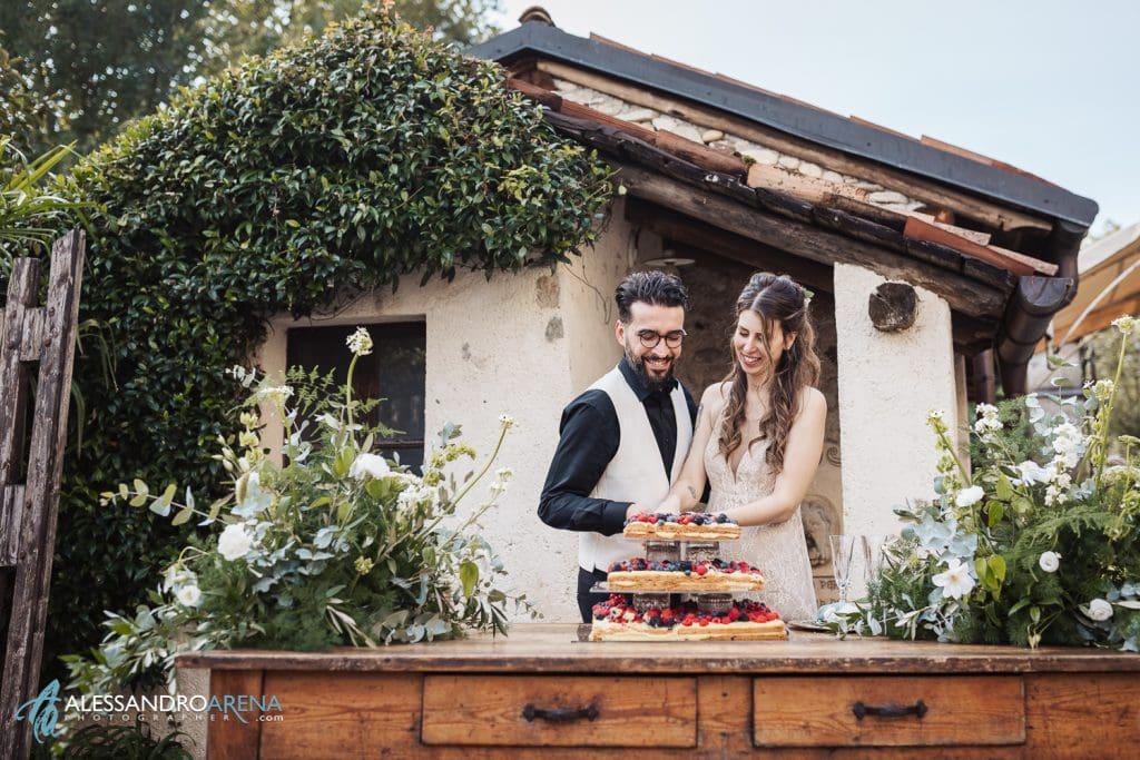 Taglio torta al Mulino dell'olio - location matrimonio Varese