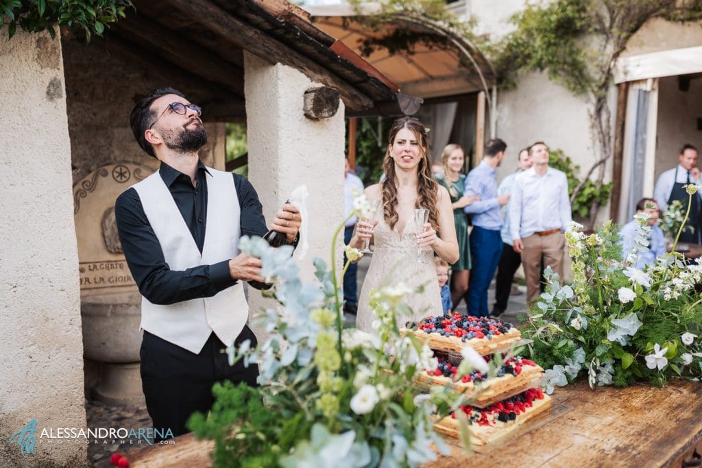 Taglio torta al Mulino dell'olio - location matrimonio Varese